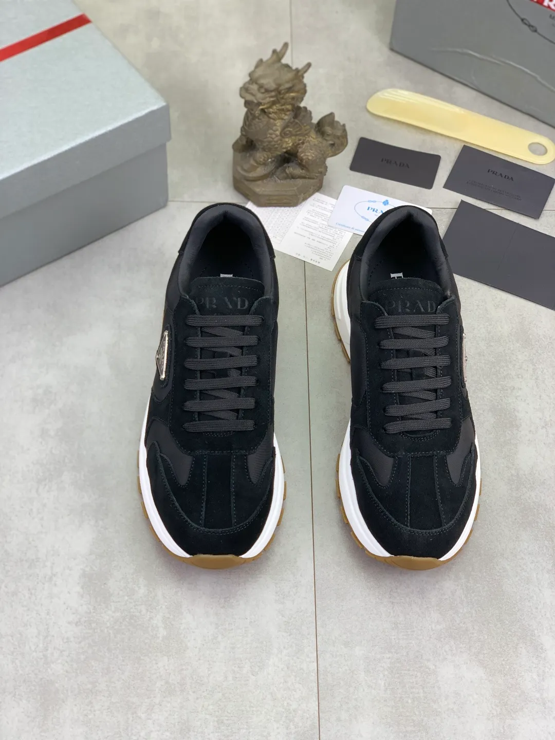 Men's shoes P560 💰 [New style] popular models are on the official website, 🆘 The trendy brand (Prada) mainly promotes popular models, avant-garde and versatile fashionable men's shoes private version mold opening, cowhide surface splicing 1:1.. Fashionable and simple, original imported cowhide lining cowhide feet; the atmosphere and personality are more fashionable, eye-catching and pursuing class. It will subvert the old ideas and be a must-have for fashionistas who want to spend time with you! Must keep it! Tall and comfortable, large and low, high-end quality workmanship. Code number: 38-44 (45 customized) 5️⃣ colors available.